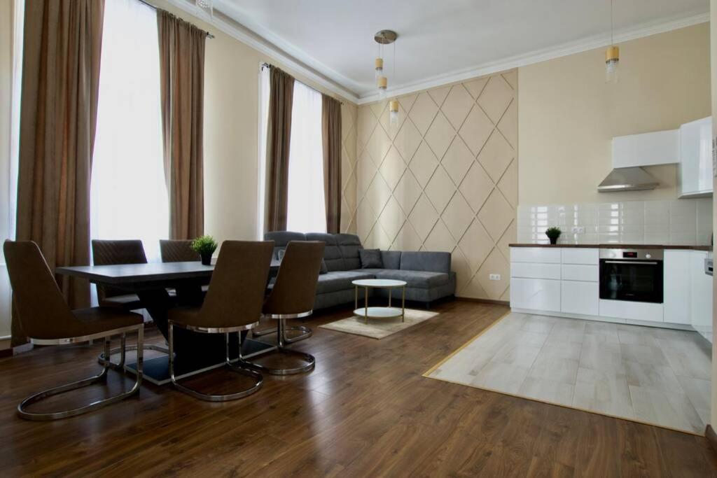 Premium Apartment By Hi5-Vaci Str. 3 Bedroom 布达佩斯 外观 照片